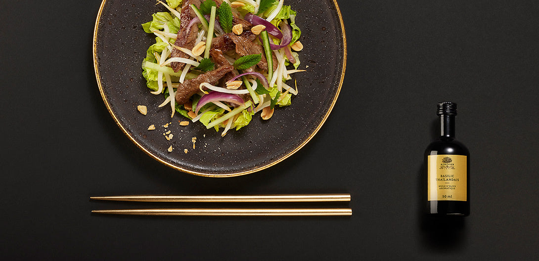 BOEUF SAUTÉ ÉLIXIR AROMATIQUE HUILE D’OLIVE BASILIC THAÏLANDAIS