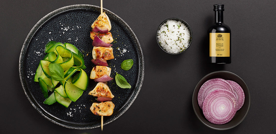 BROCHETTES DE POULET ET COURGETTES MARINÉES ÉLIXIR AROMATIQUE HUILE D’OLIVE BASILIC CITRON